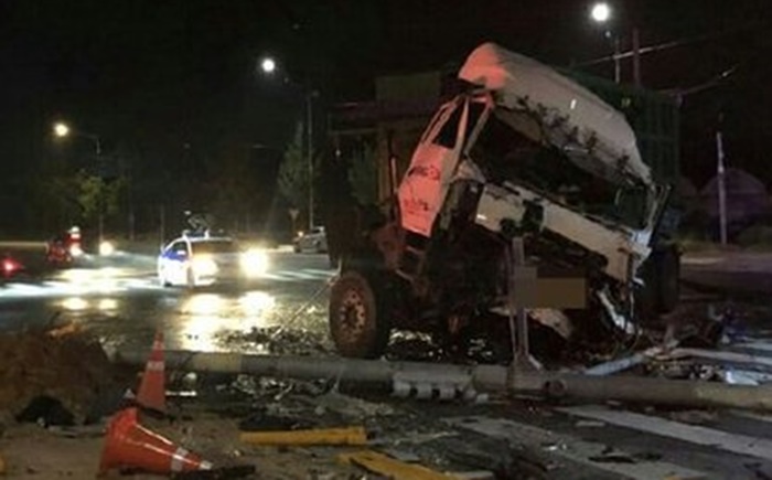 음봉 산동사거리서 회사 통근버스와 덤프트럭 충돌...운전자 2명 사망, 탑승자 32명 부상