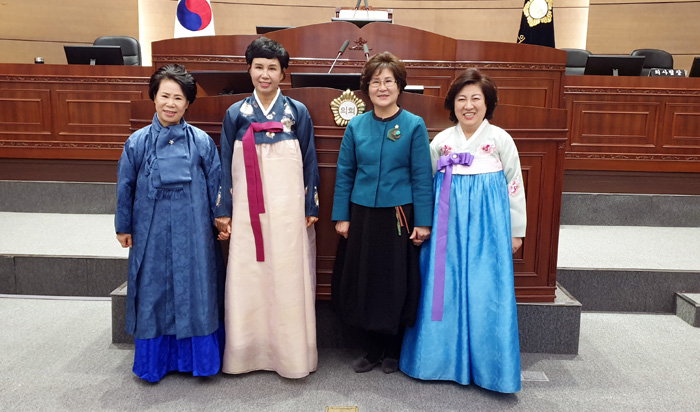 새해 첫 회기 맞은 천안시의회, 한복 입고 등원한 여성의원 4인 ‘눈길’