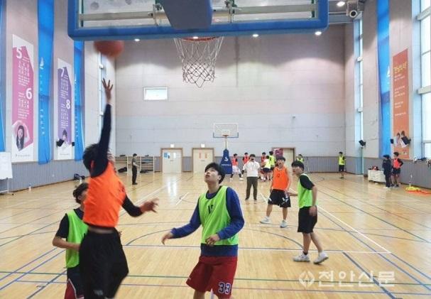 지난해 천안.아산 3on3 고등부 농구대회 모습.jpg